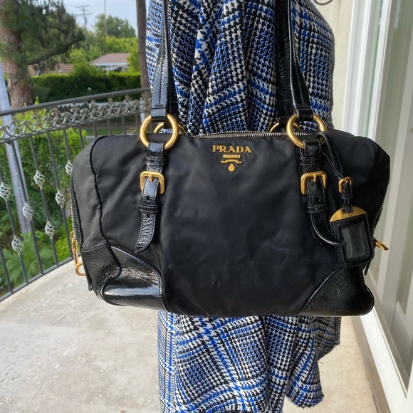 Vintage Prada Nylon shoulder bag with good condition. Look at photos - Picture 4 of 15